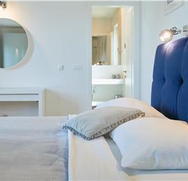 6 Bedroom Seafront Villa with Pool near Slano, Sleeps 12-14